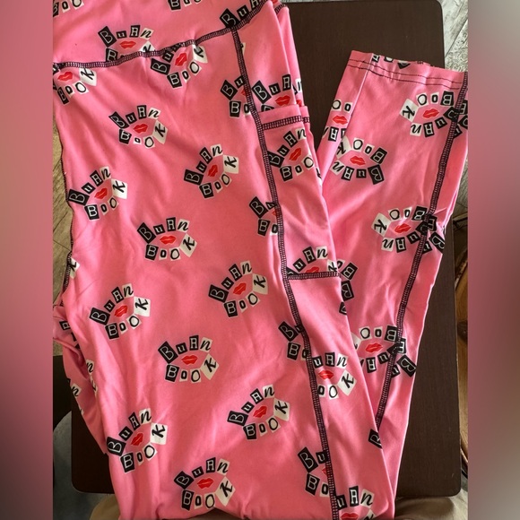 Mean Girls “Burn Book 💋” Full Length  TC2 Leggings - Picture 1 of 5